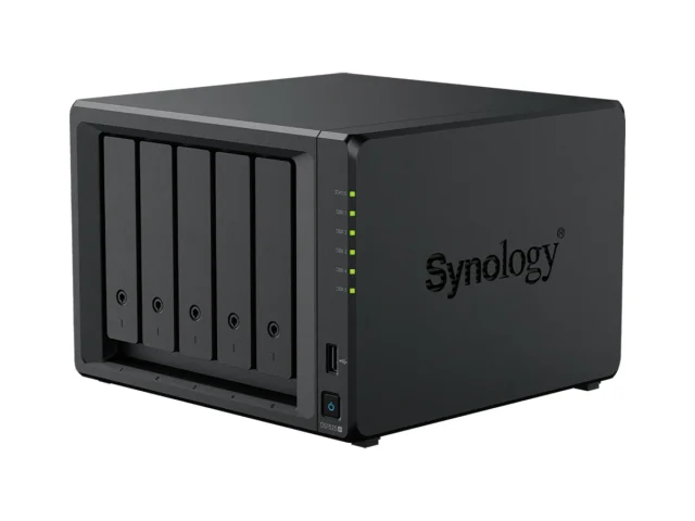 Synology DS1525+ — góc nghiêng phía trước